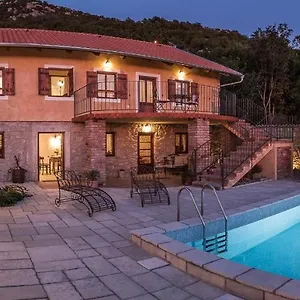 Vila Hacienda, Grizane-Belgrad