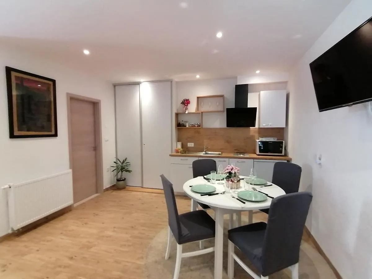 Apartment Sandra2 Lovran 0*,
